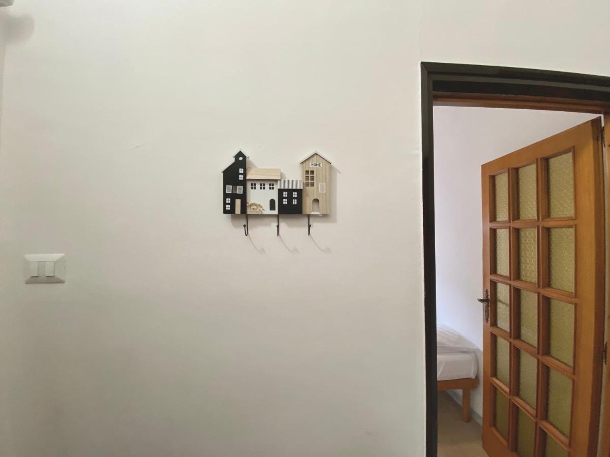 Guest House Service - Express Airport Apartment Modugno Bagian luar foto